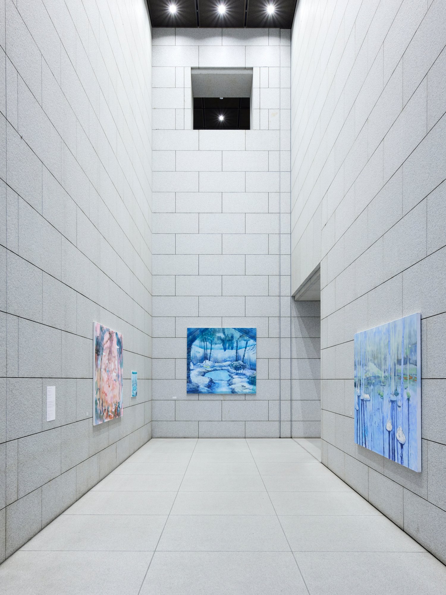 Installation view 1 of Yuka Kashihara’s work in Lemon, Dai-ichi Life, Hibiya, 2021.